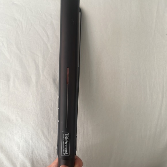 TRESemme Hair Straightener - Picture 3 of 3